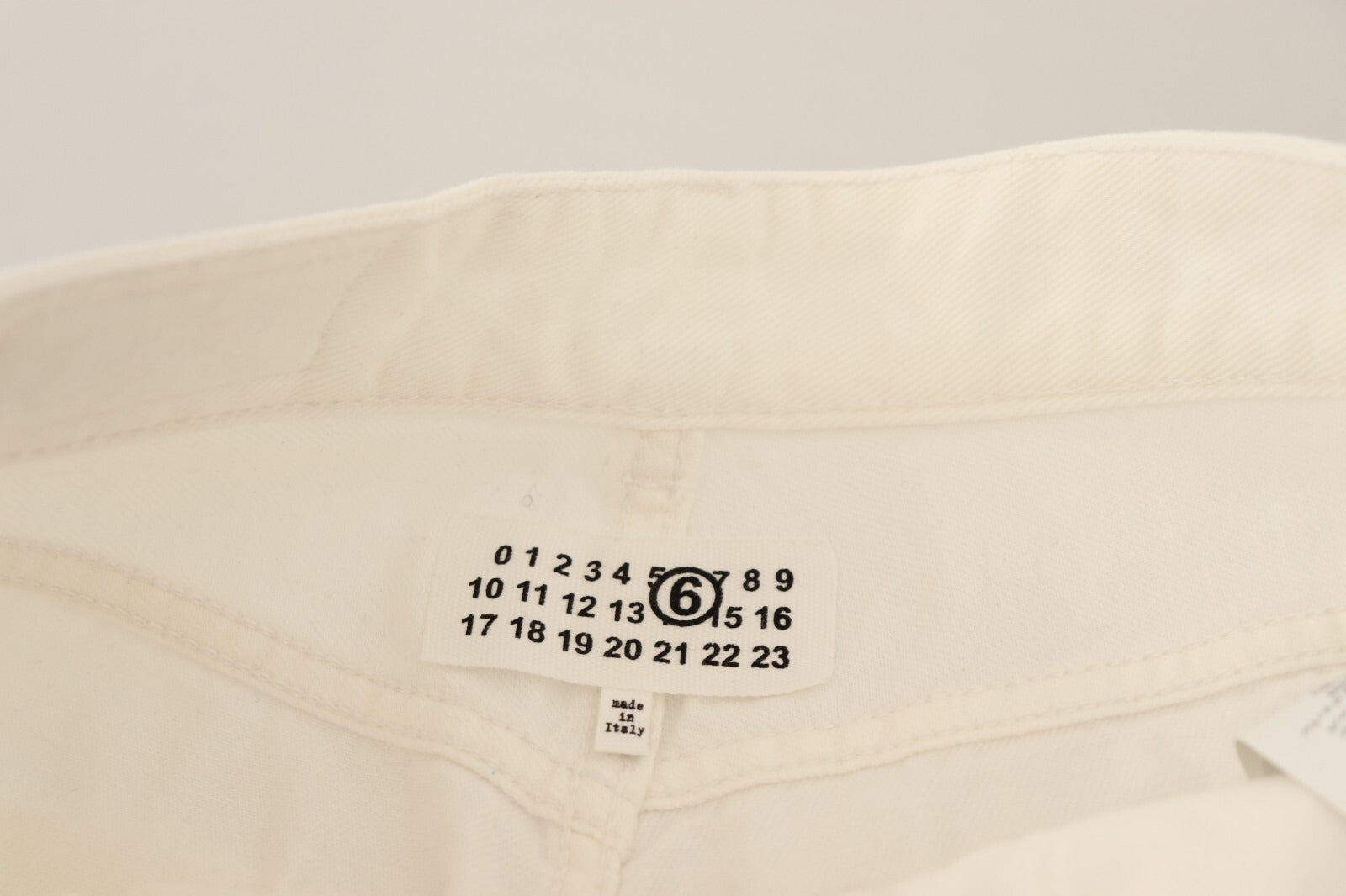 Maison Margiela White Mid Waist Knee Length Bermuda Women's Shorts (Pre-Owned)