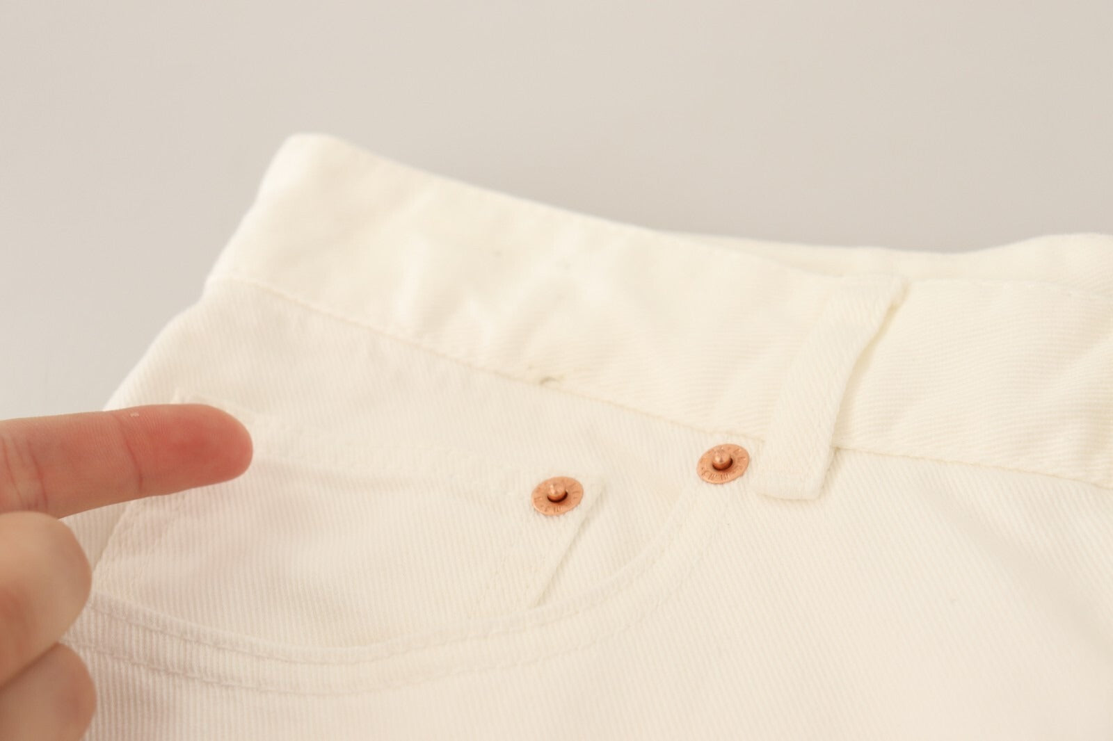 Maison Margiela White Mid Waist Knee Length Bermuda Women's Shorts (Pre-Owned)