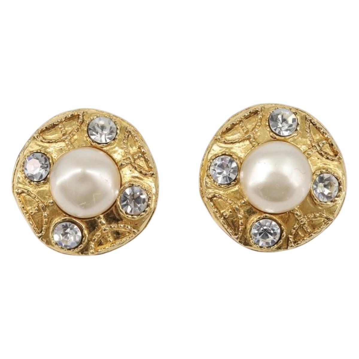 Chanel Vintage Round Clip-On Metal With Faux Pearl Gold Metal Earrings Jewelry (Pre-Owned)
