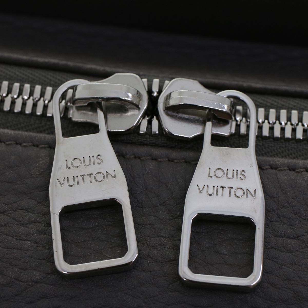 Louis Vuitton Naxos Leather Gray Leather Shoulder Bag Bag (Pre-Owned)