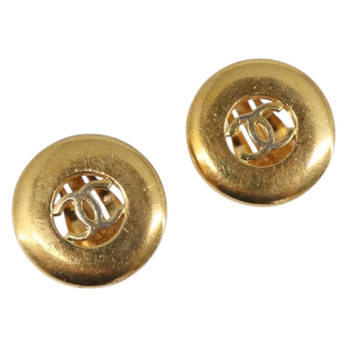 Chanel Vintage Cc Round Clip-On Metal Gold Metal Earrings Jewelry (Pre-Owned)