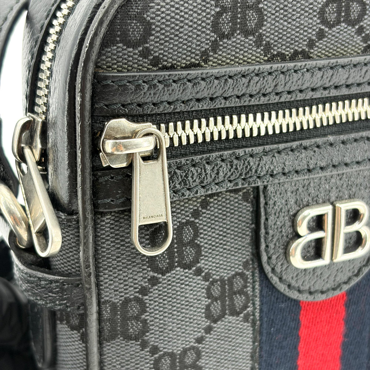 Balenciaga X Gucci The Hacker Project Zip Messenger Bb Canvas Black Canvas Shoulder Bag Bag (Pre-Owned)