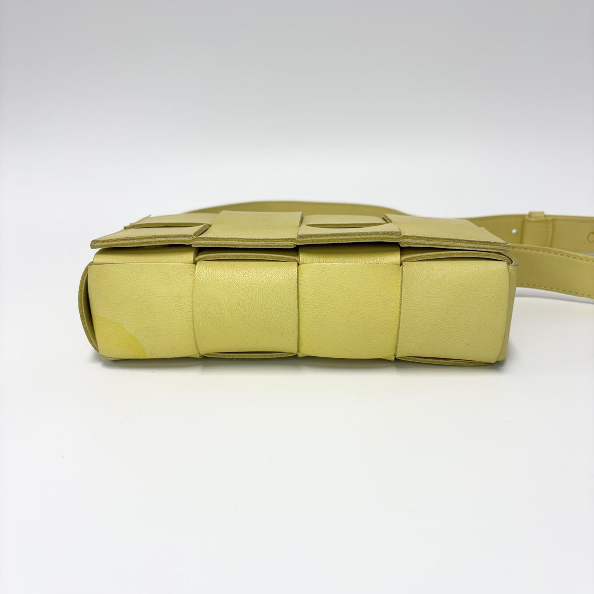 Bottega Veneta Fun Cassette Maxi Intrecciato Leather Yellow Leather Crossbody Bag Bag (Pre-Owned)