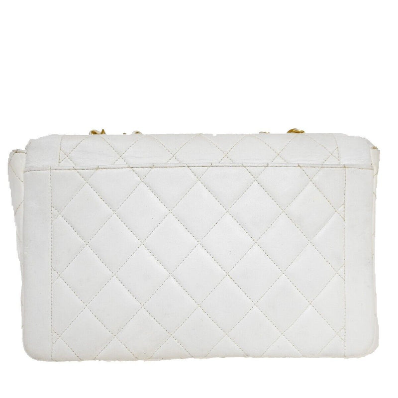 Chanel Matelassé White Leather Shoulder Bag (Pre-Owned)