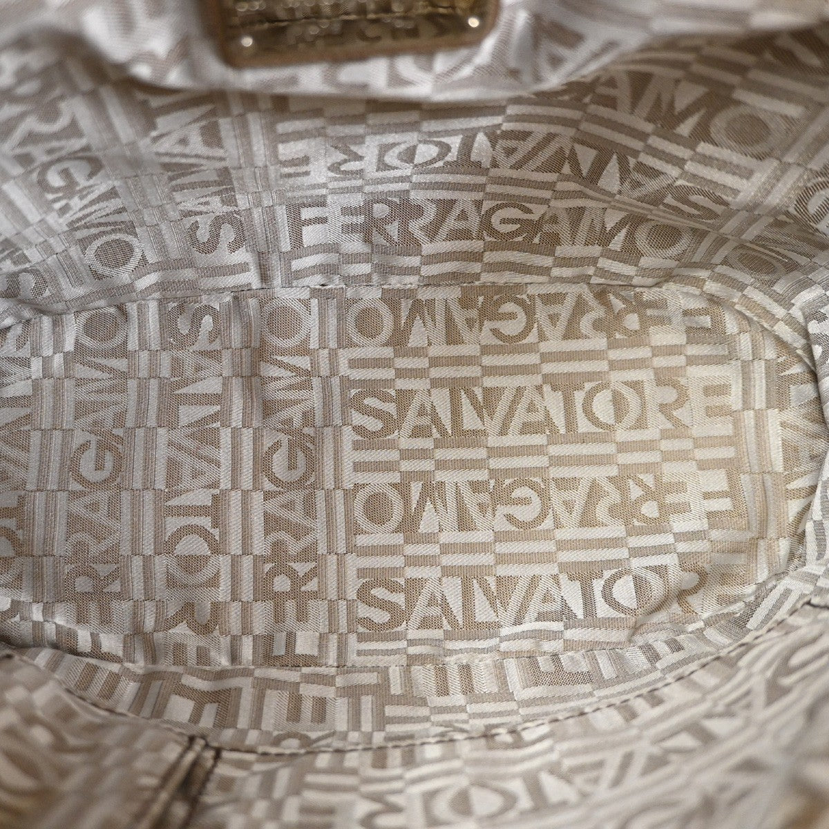 Salvatore Ferragamo Gancini Leather Beige Leather Handbag (Pre-Owned)