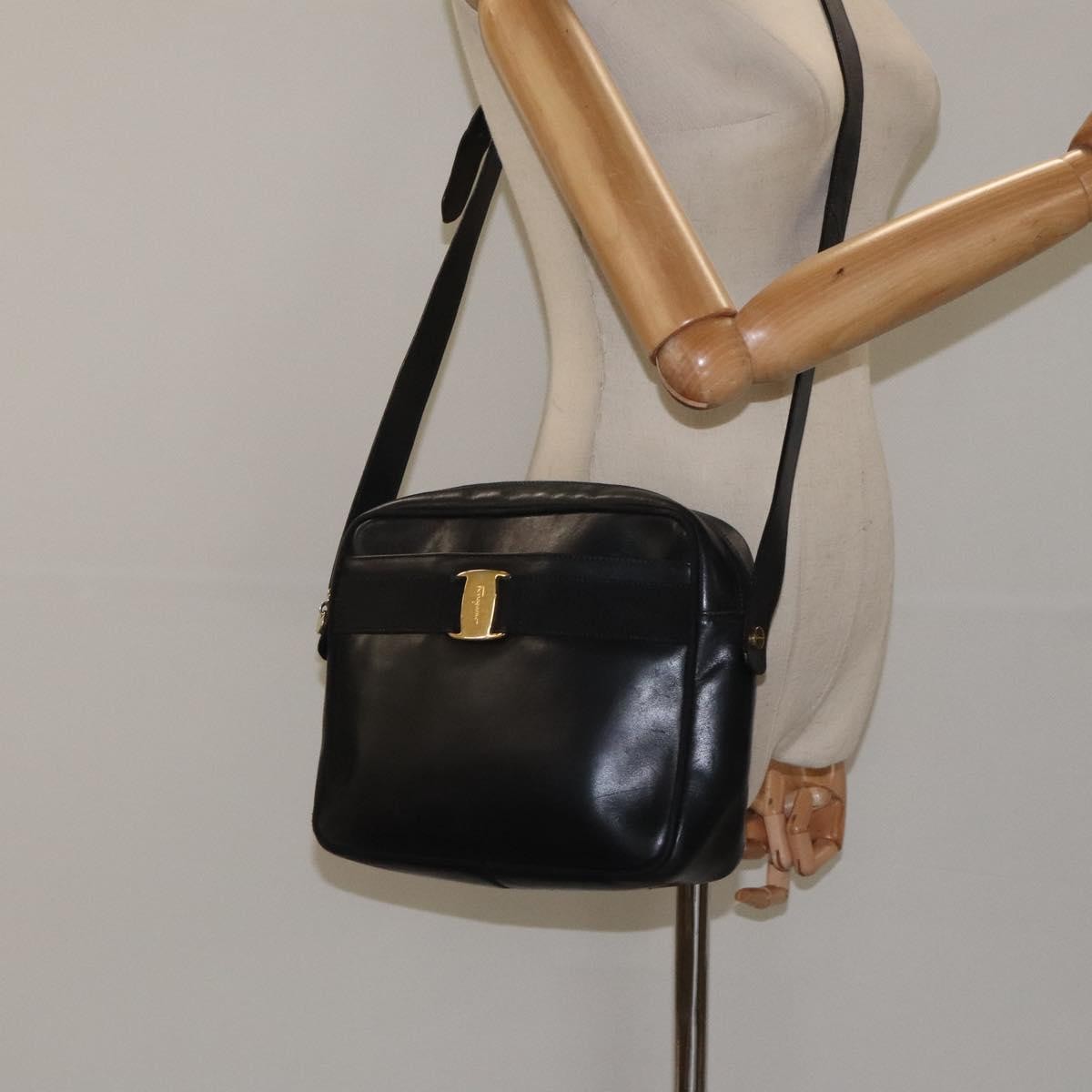 Salvatore Ferragamo Vara Bow Camera Leather Black Leather Shoulder Bag Bag (Pre-Owned)
