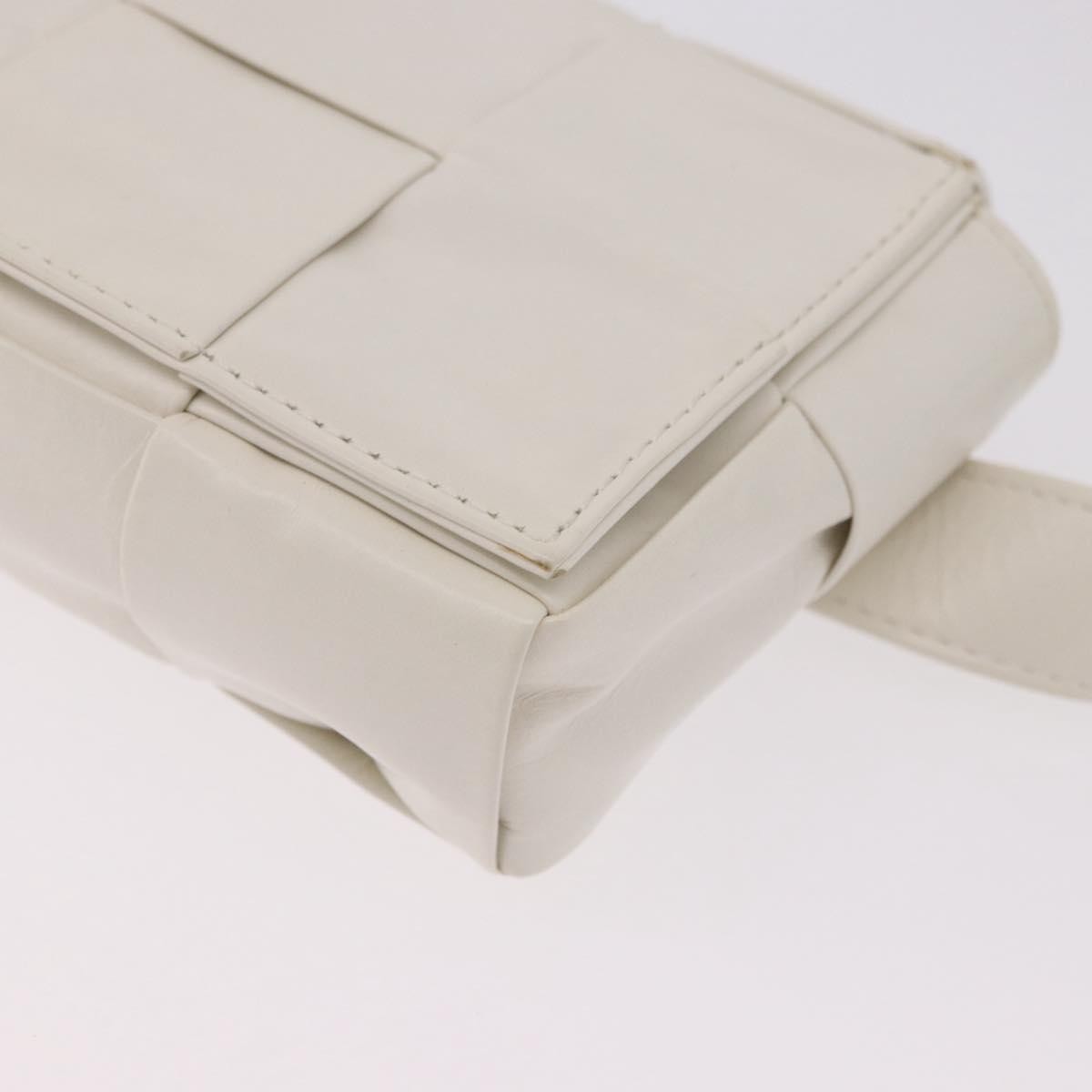 Bottega Veneta Cassette Belt Maxi Intrecciato Leather White Leather Clutche & Pouche Bag (Pre-Owned)