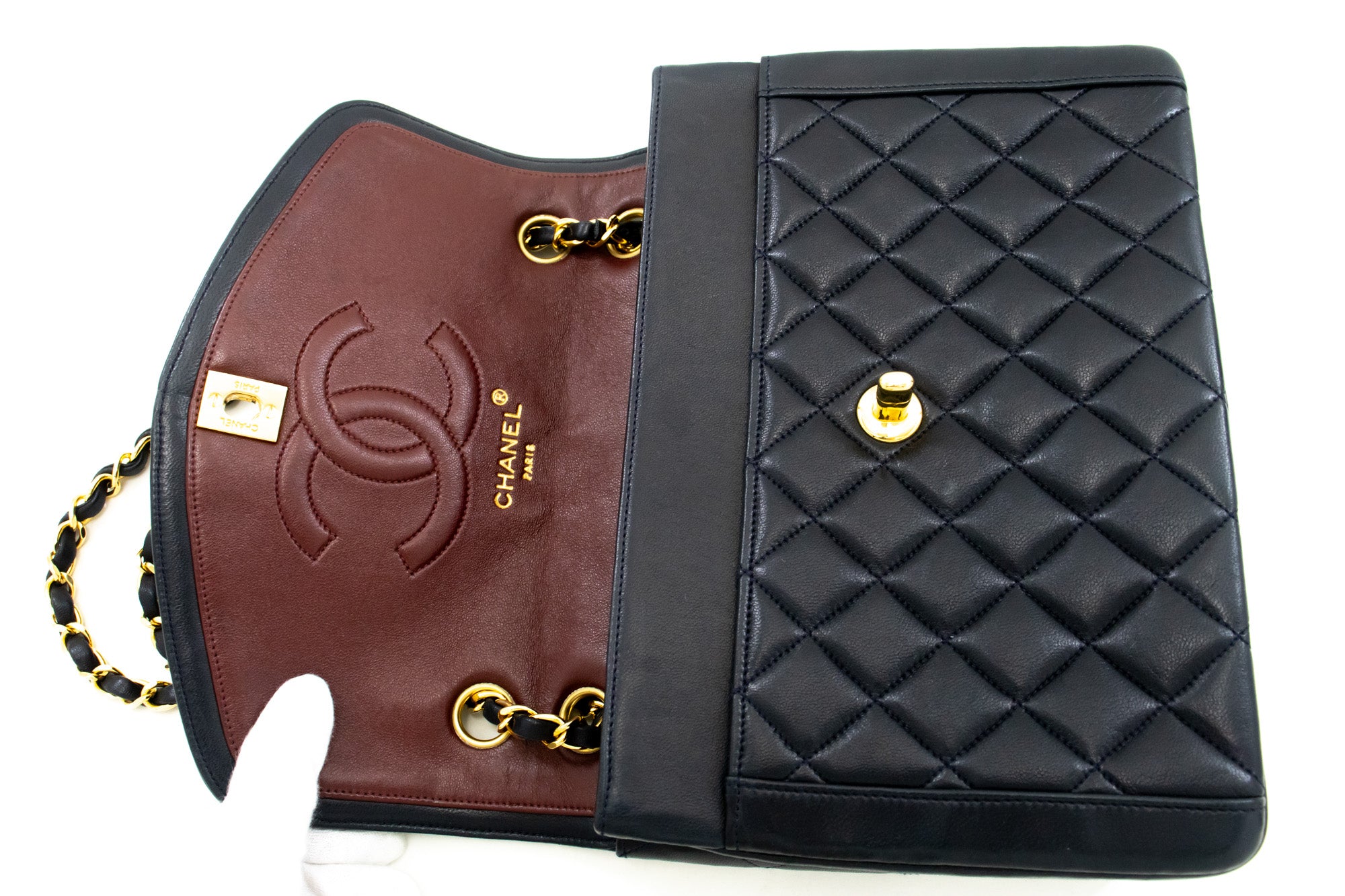 Chanel Matelassé Navy Leather Shoulder Bag (Pre-Owned)