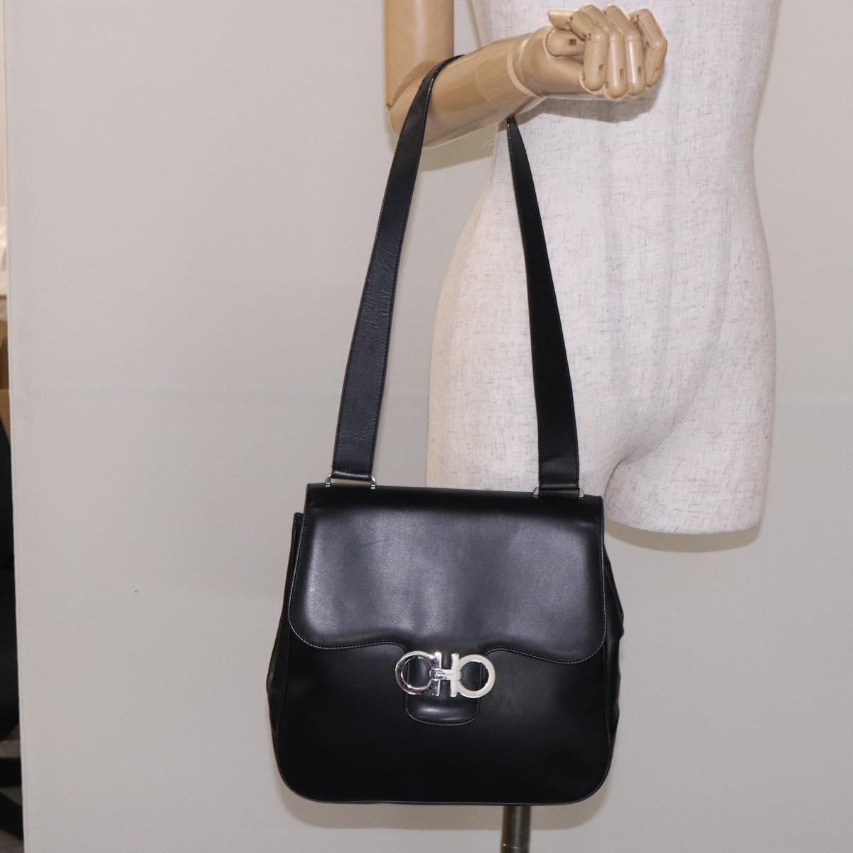 Salvatore Ferragamo Gancini Leather Black Leather Shoulder Bag Bag (Pre-Owned)
