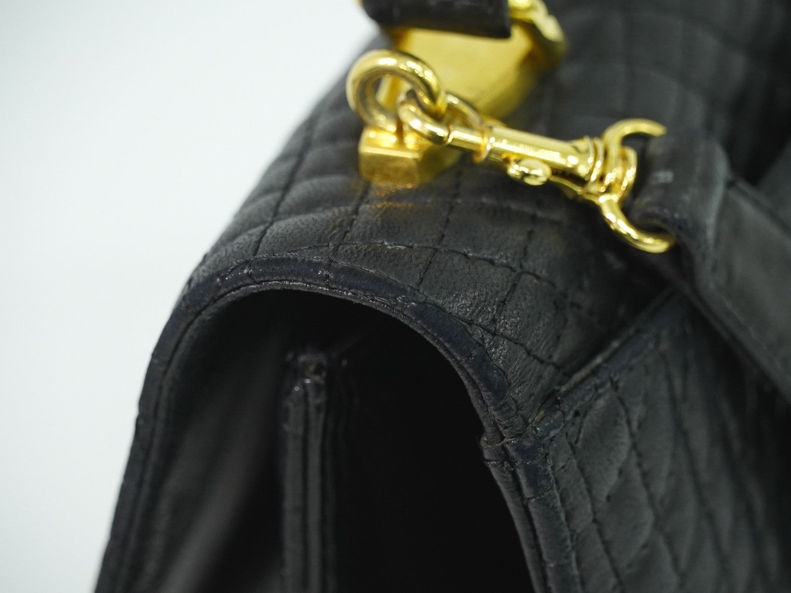 Bally Vintage Quilted Leather Black Leather Handbag (Pre-Owned)