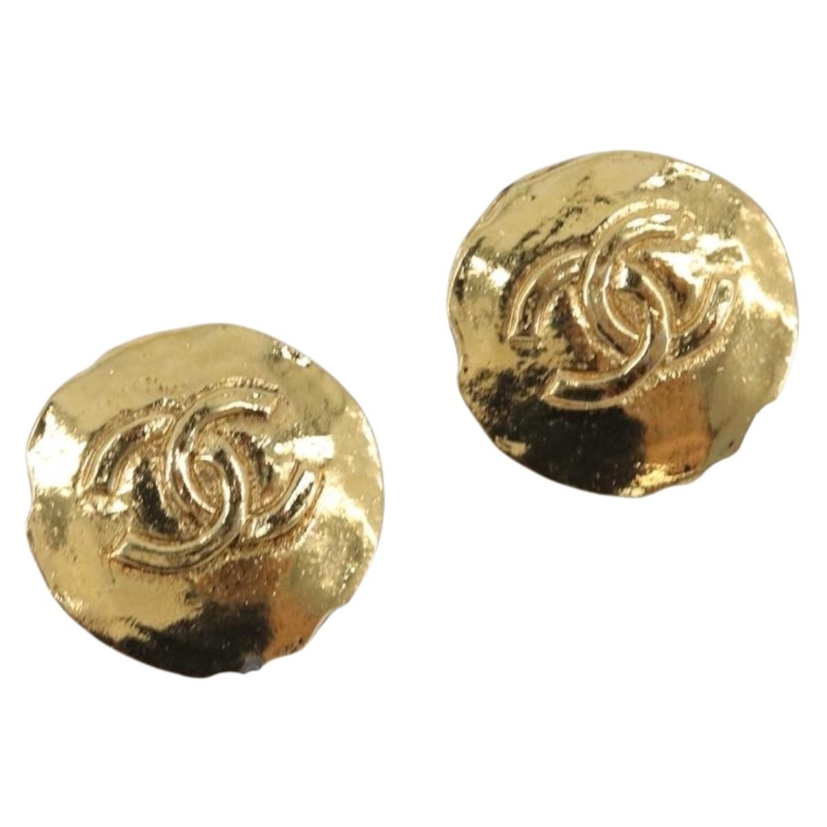 Chanel Vintage Cc Round Clip-On Metal Gold Metal Earrings Jewelry (Pre-Owned)