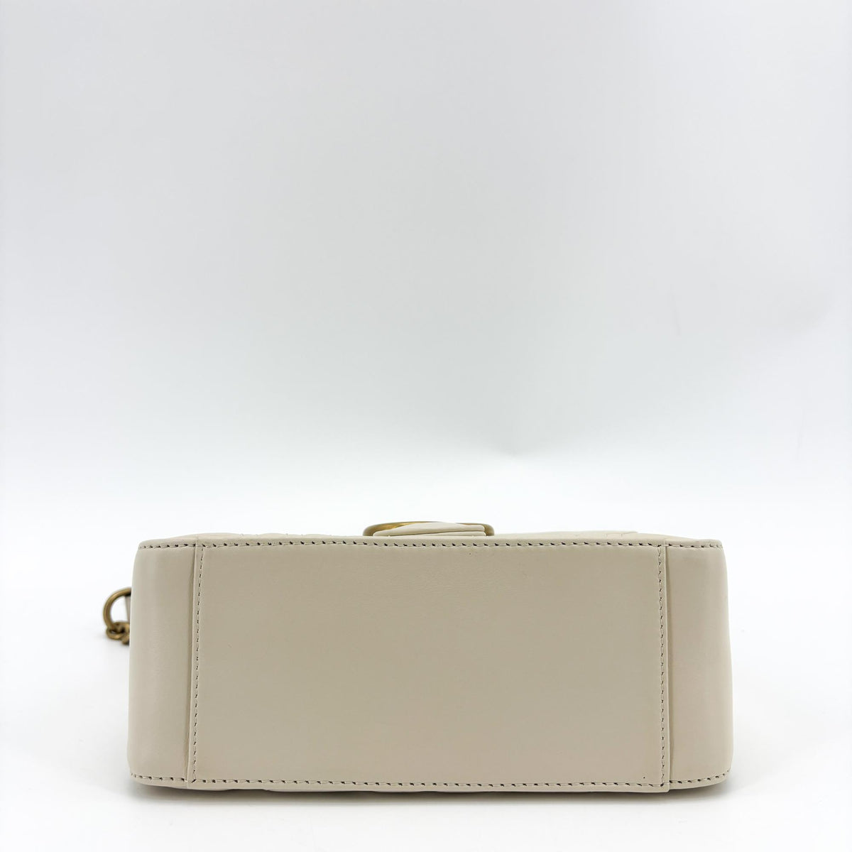 Gucci Gg Marmont Top Handle Flap Matelasse Leather White Leather Handbag (Pre-Owned)