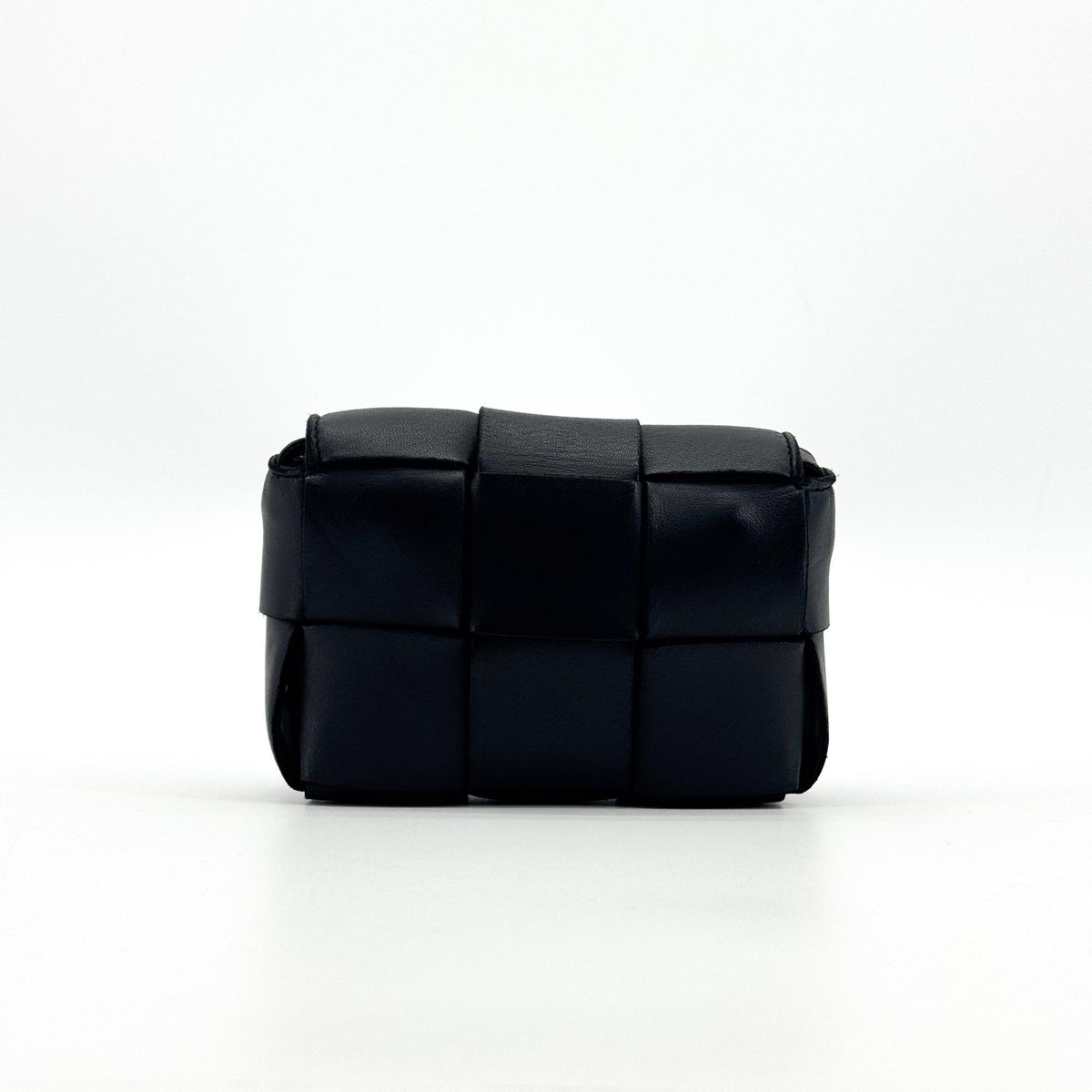 Bottega Veneta Candy Cassette Maxi Intrecciato Leather Black Leather Crossbody Bag Bag (Pre-Owned)