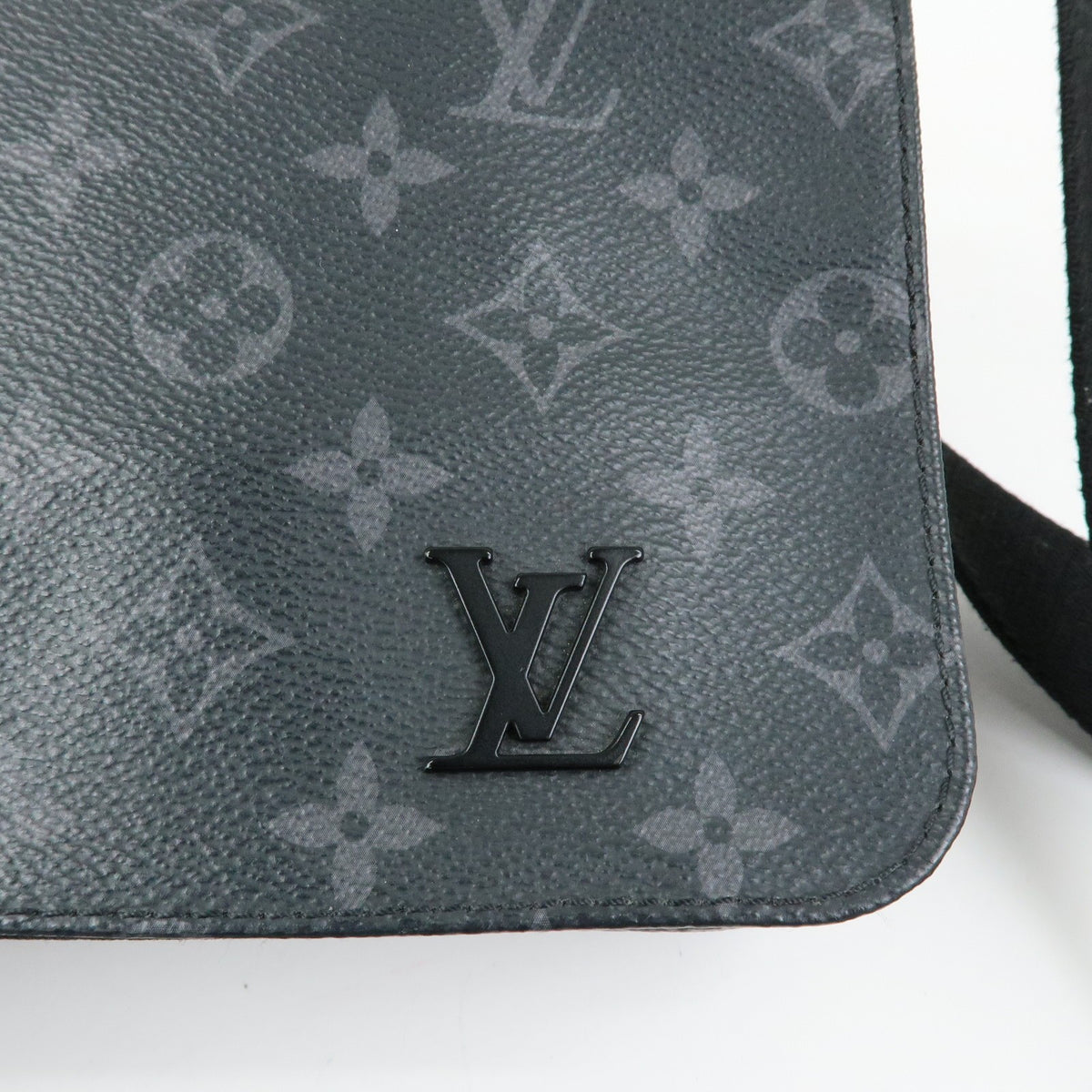 Louis Vuitton District Messenger Monogram Eclipse Canvas Gray Canvas Handbag (Pre-Owned)