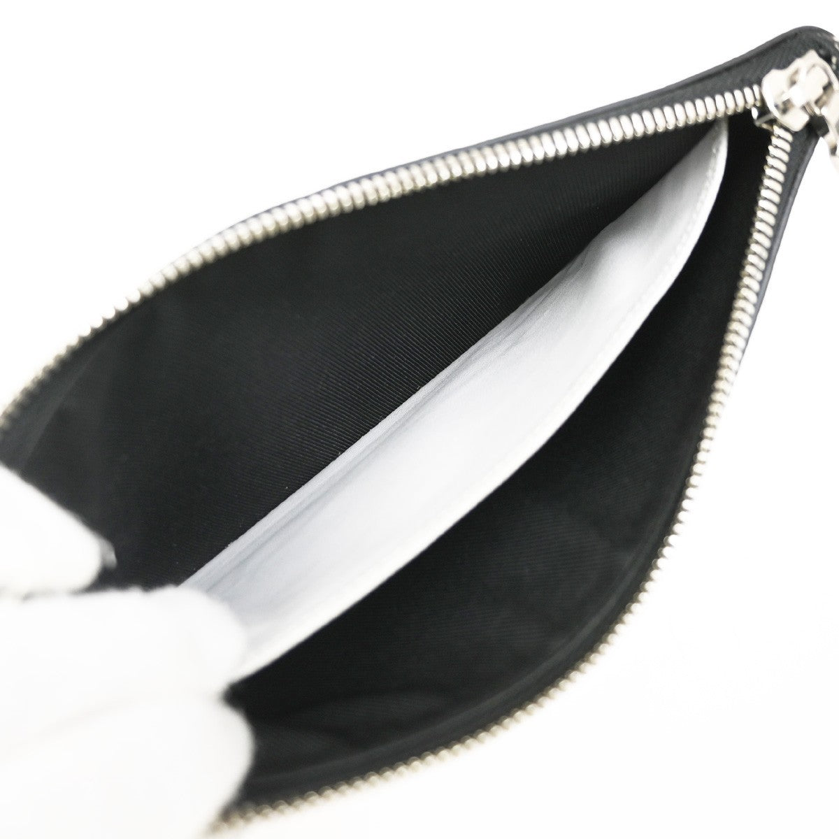 Louis Vuitton Discovery Pochette Monogram Taigarama White Leather Clutche & Pouche Bag (Pre-Owned)