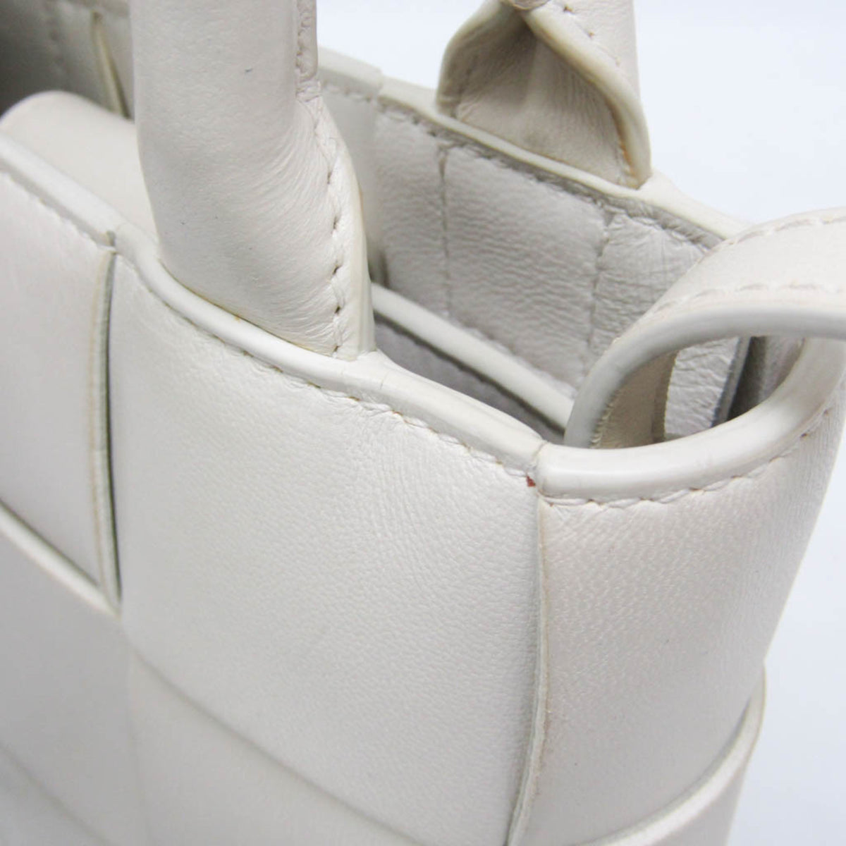 Bottega Veneta Cassette Convertible Maxi Intrecciato Leather White Leather Tote Bag Bag (Pre-Owned)