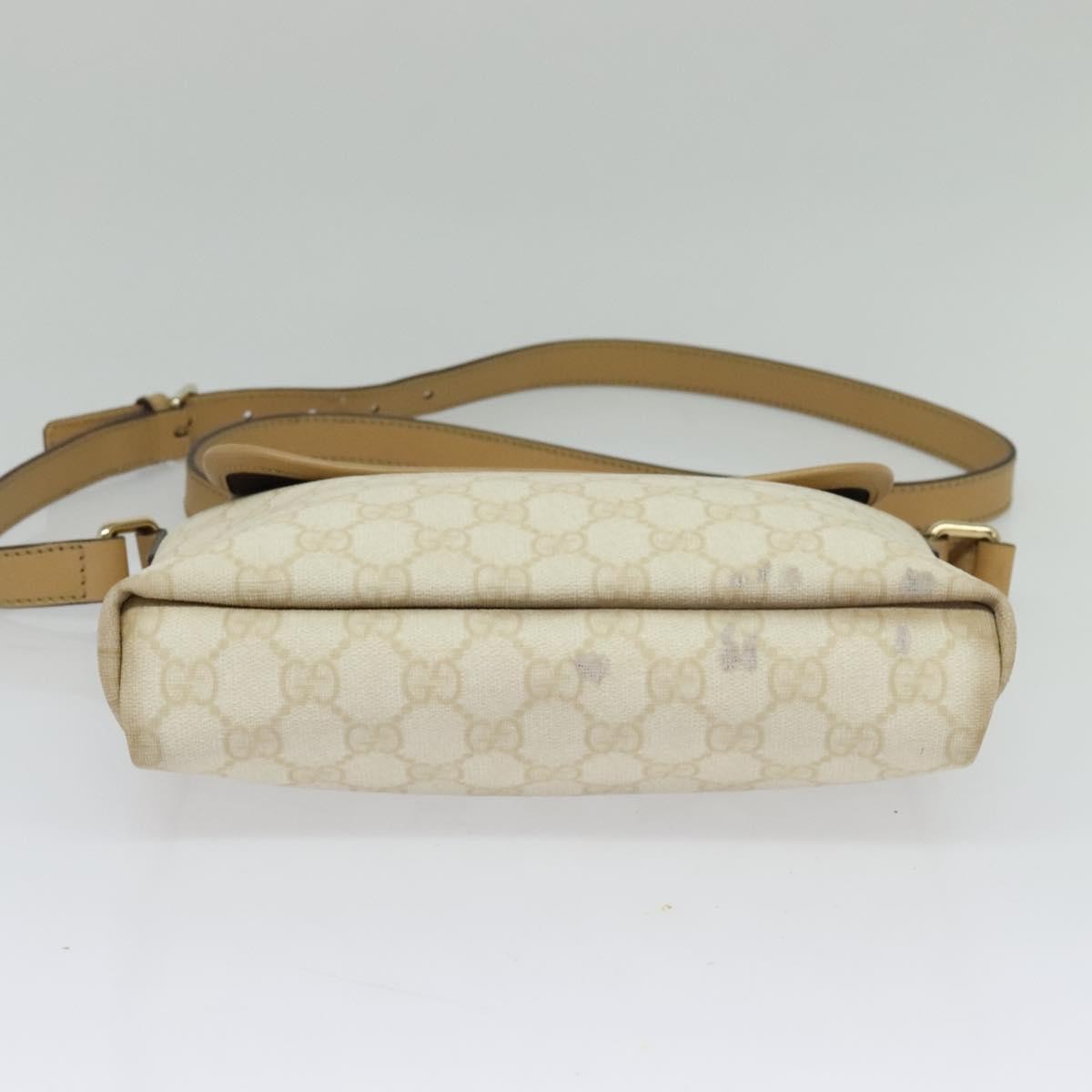 Gucci Flap Messenger Gg Coated Canvas White Canvas Shoulder Bag Bag (Pre-Owned)
