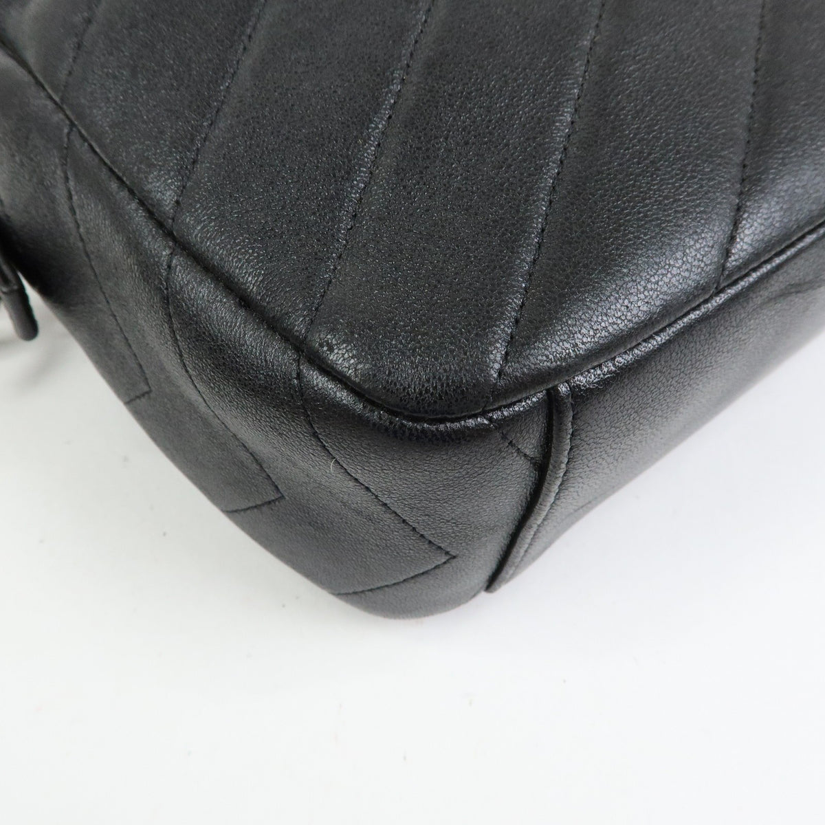 Chanel Camera Chevron Lambskin Black Leather Handbag (Pre-Owned)