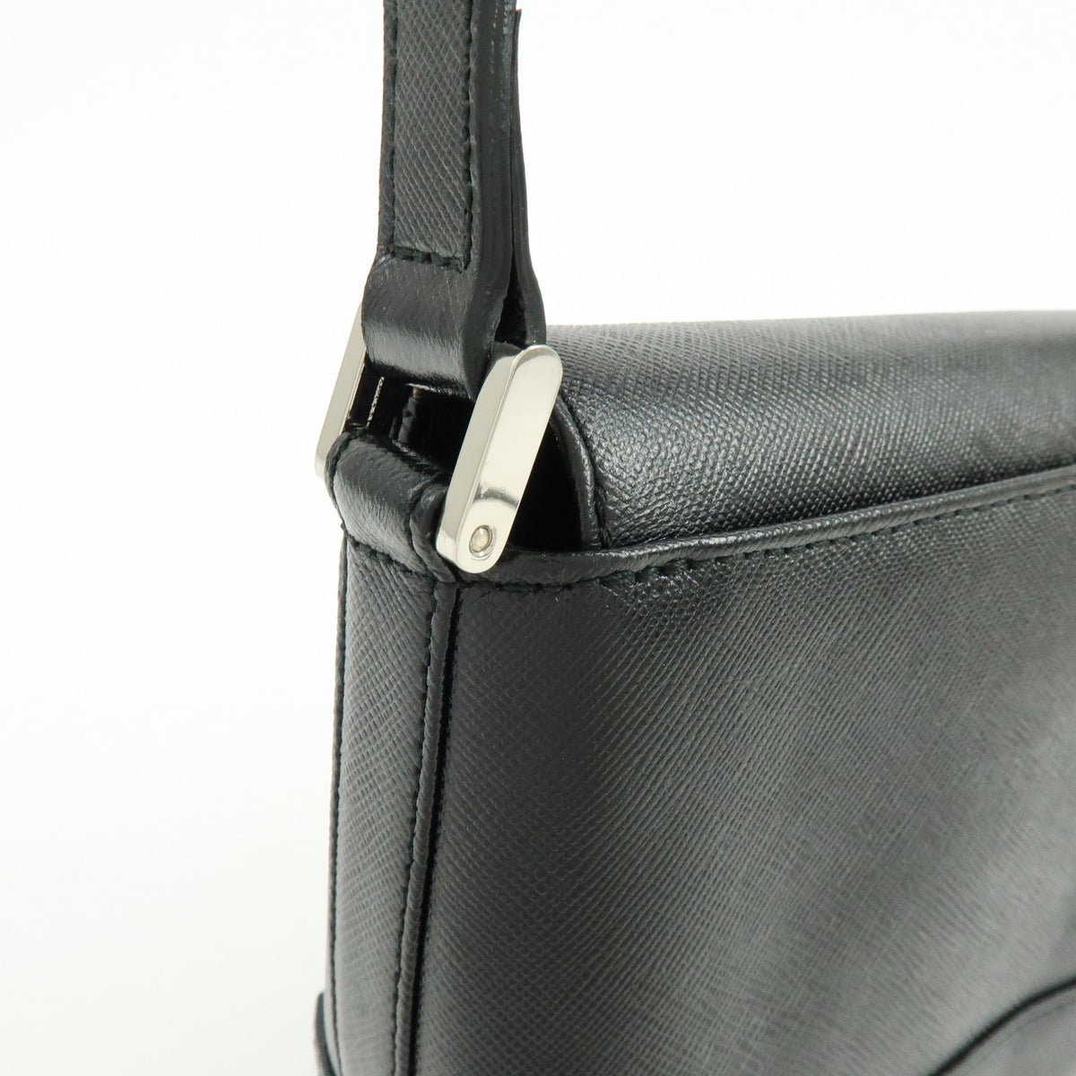 Burberry Shoulder Bag Leather Black Leather Shoulder Bag Bag (Pre-Owned)