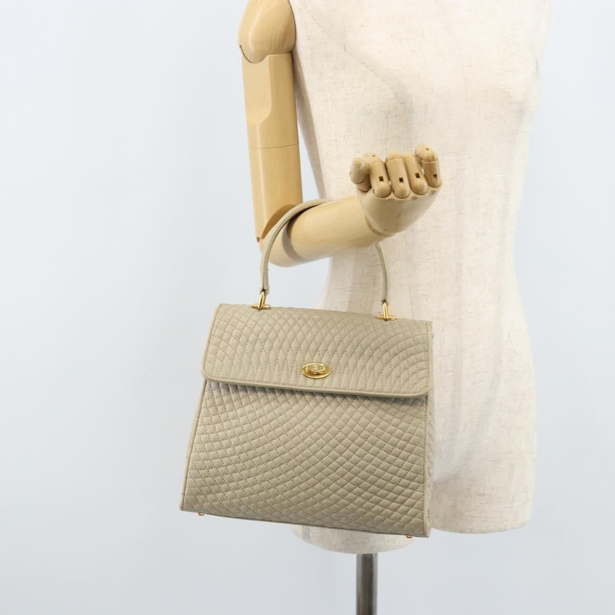 Bally Vintage Leather Beige Leather Handbag (Pre-Owned)
