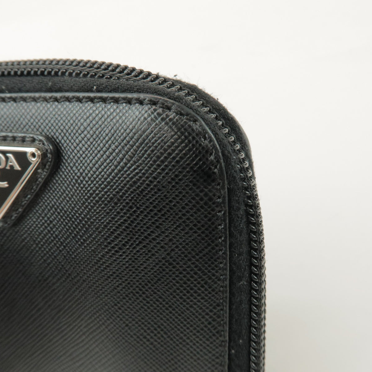 Prada Bifold Zip Around Saffiano Leather Black Leather Wallets Accessory (Pre-Owned)