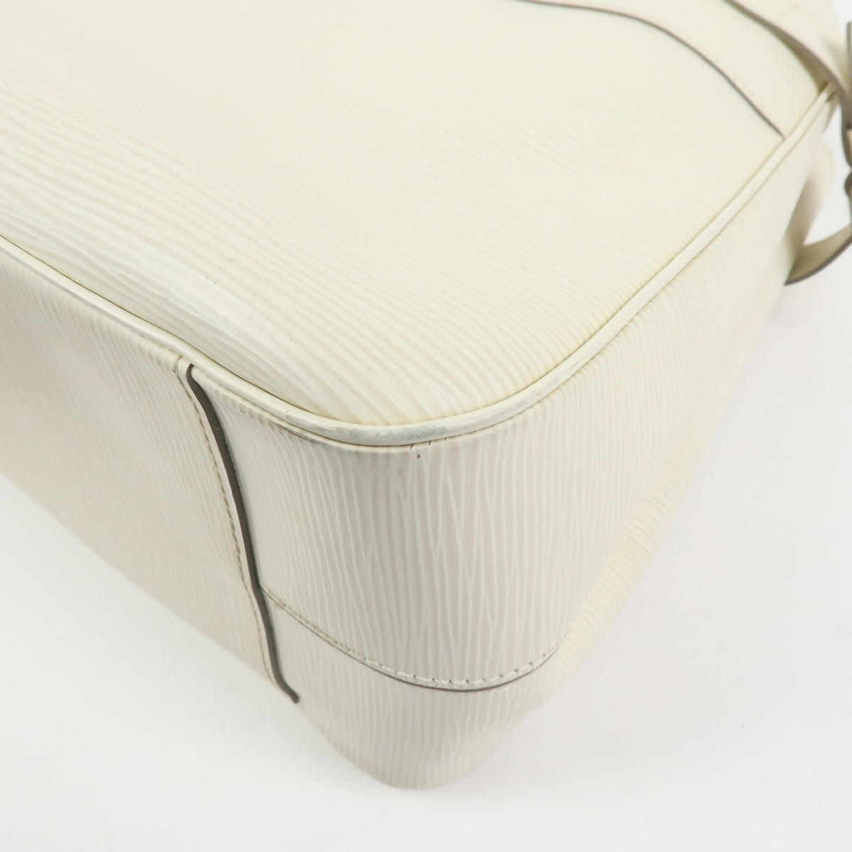 Louis Vuitton Passy Epi Leather White Leather Tote Bag Bag (Pre-Owned)