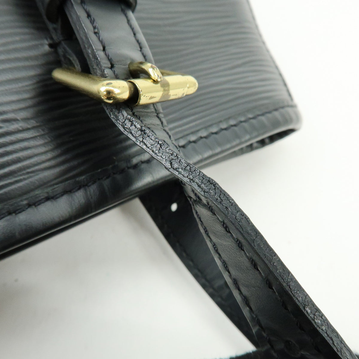 Louis Vuitton Petit Bucket Epi Leather Black Leather Handbag (Pre-Owned)