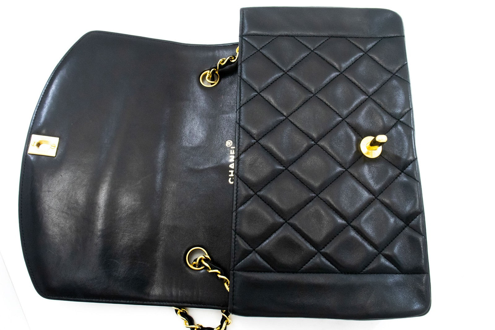 Chanel Vintage Chain Curved Flap Quilted Leather Black Leather Shoulder Bag Bag (Pre-Owned)