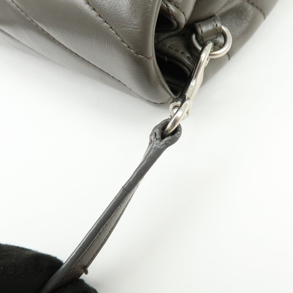 Saint Laurent Loulou Matelasse Chevron Leather Gray Leather Shoulder Bag Bag (Pre-Owned)