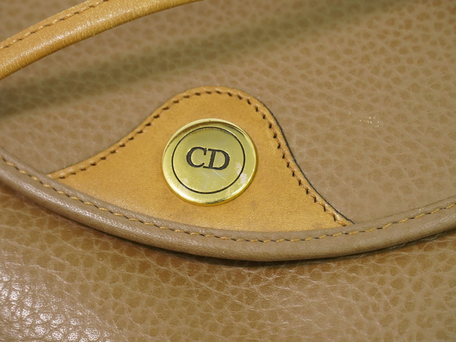 Christian Dior Vintage Cd Flap Leather Beige Leather Shoulder Bag Bag (Pre-Owned)
