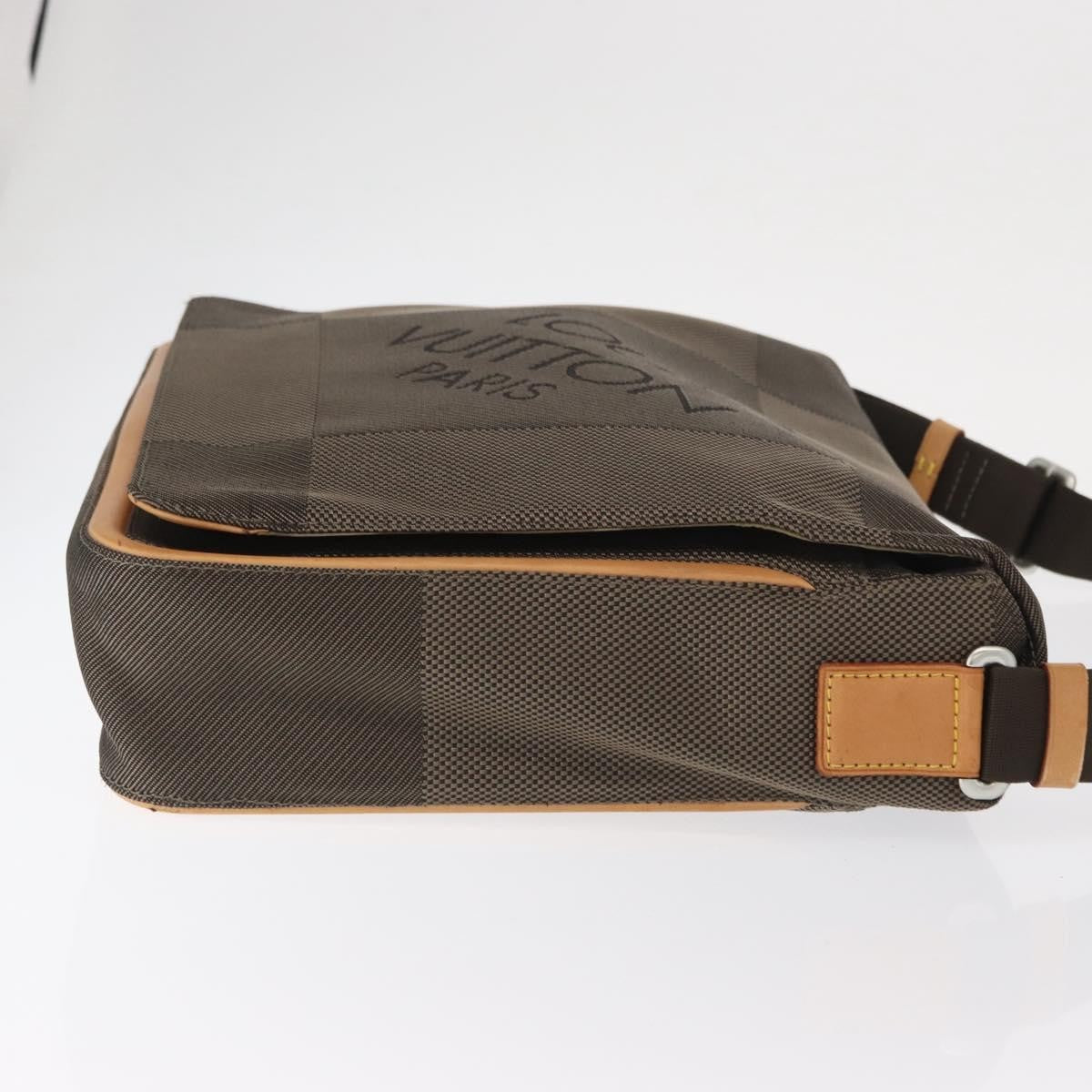 Louis Vuitton Terre Messenger Damier Geant Canvas Brown Canvas Shoulder Bag Bag (Pre-Owned)