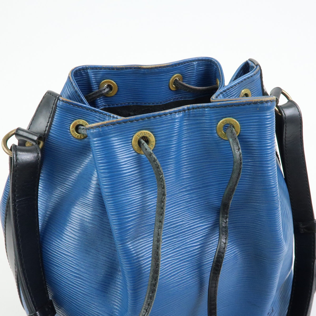 Louis Vuitton Bicolor Petit Noe Epi Leather Blue Leather Handbag (Pre-Owned)