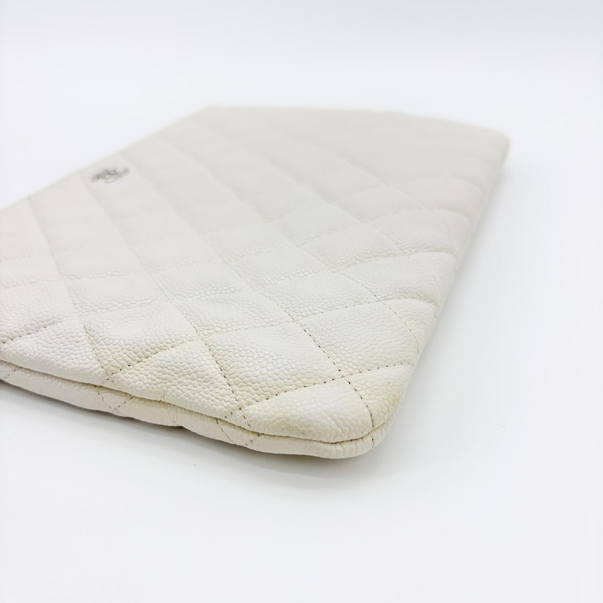 Chanel O Case Clutch Quilted Caviar White Leather Clutche & Pouche Bag (Pre-Owned)