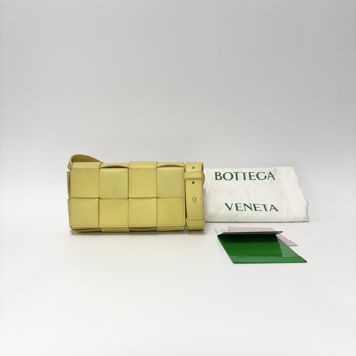 Bottega Veneta Fun Cassette Maxi Intrecciato Leather Yellow Leather Crossbody Bag Bag (Pre-Owned)