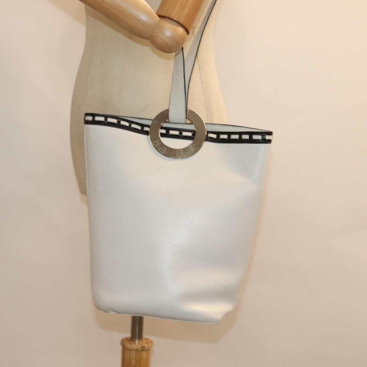 Celine Vintage Circle Logo Leather White Leather Shoulder Bag Bag (Pre-Owned)