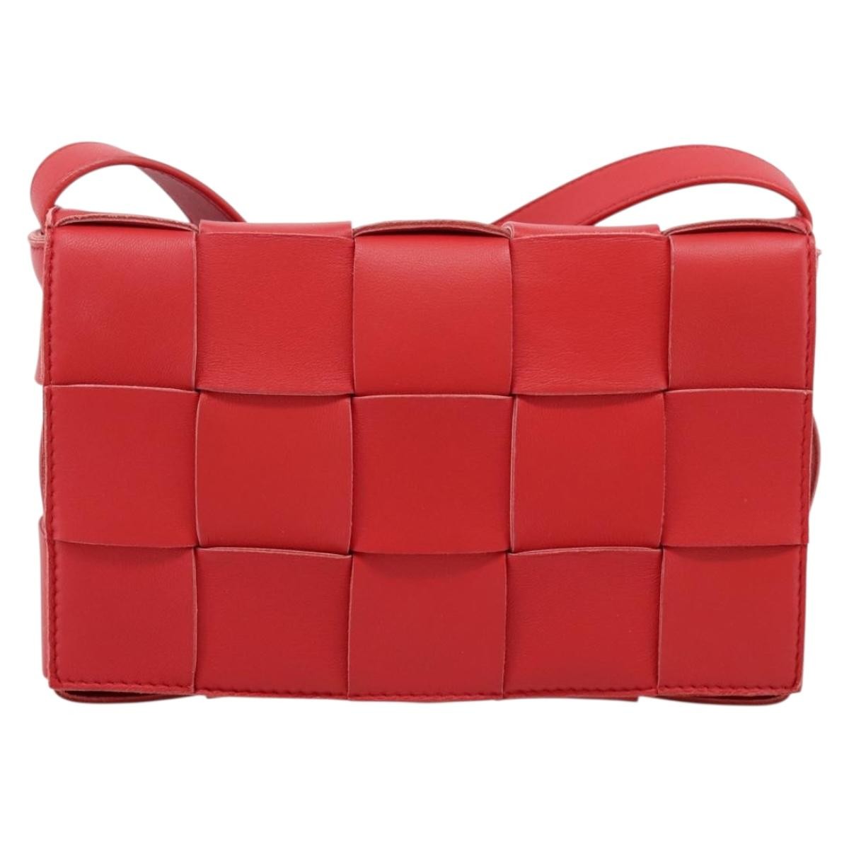 Bottega Veneta Cassette Maxi Intrecciato Leather Red Leather Crossbody Bag Bag (Pre-Owned)