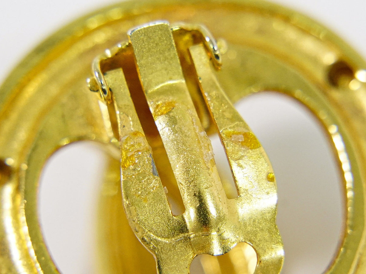 Chanel Vintage Cc Round Cutout Clip-On Metal Gold Gold_Plated Earrings Jewelry (Pre-Owned)