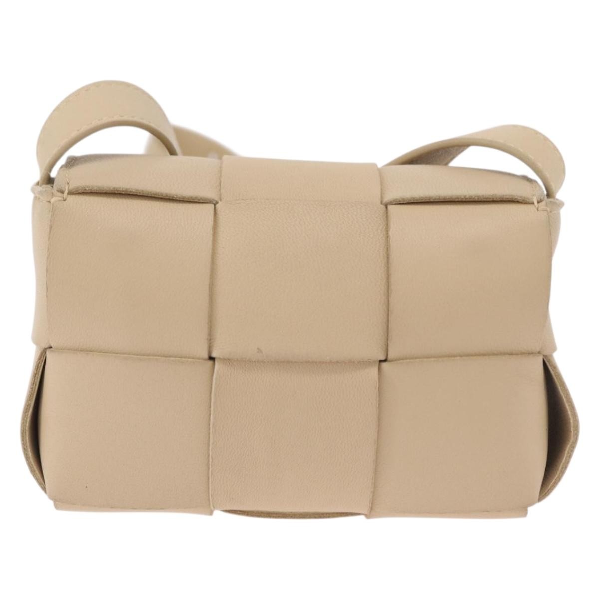 Bottega Veneta Cassette Maxi Intrecciato Leather Beige Leather Crossbody Bag Bag (Pre-Owned)