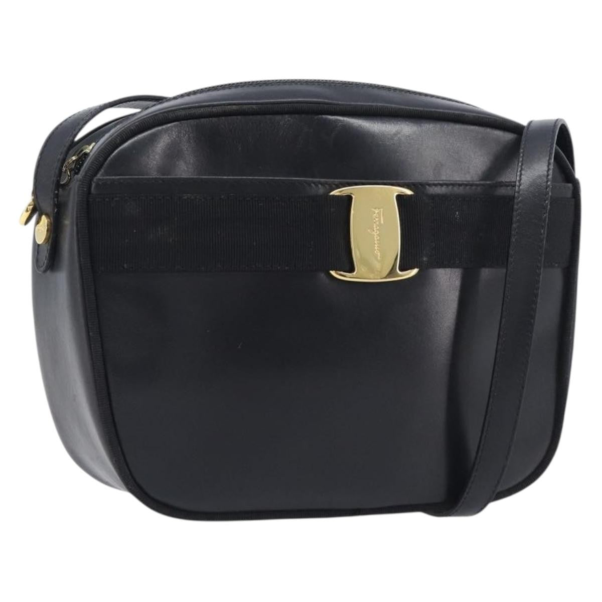 Salvatore Ferragamo Vara Bow Camera Leather Black Leather Shoulder Bag Bag (Pre-Owned)