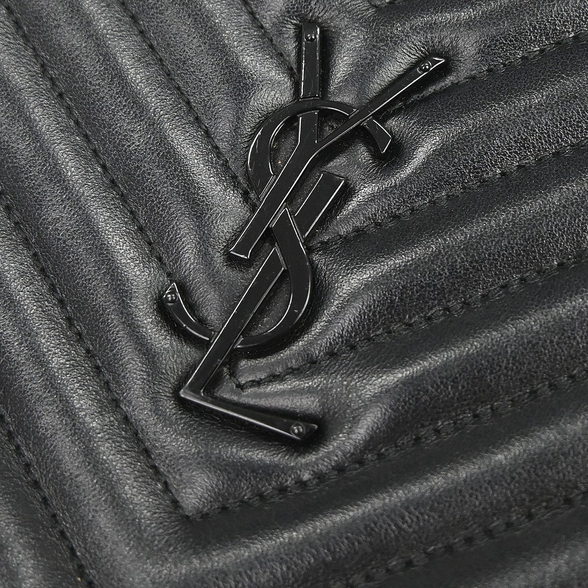 Saint Laurent Vinyle Round Camera Matelasse Chevron Leather Black Leather Crossbody Bag Bag (Pre-Owned)