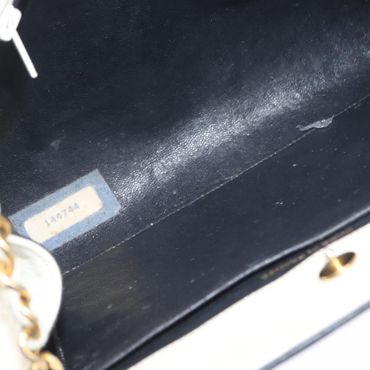 Chanel Chain Leather White Leather Shoulder Bag Bag (Pre-Owned)