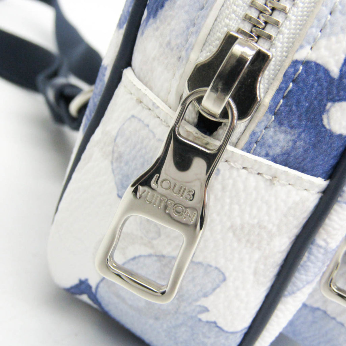 Louis Vuitton Outdoor Pouch Limited Edition Monogram Watercolor Canvas Blue Canvas Clutche & Pouche Bag (Pre-Owned)
