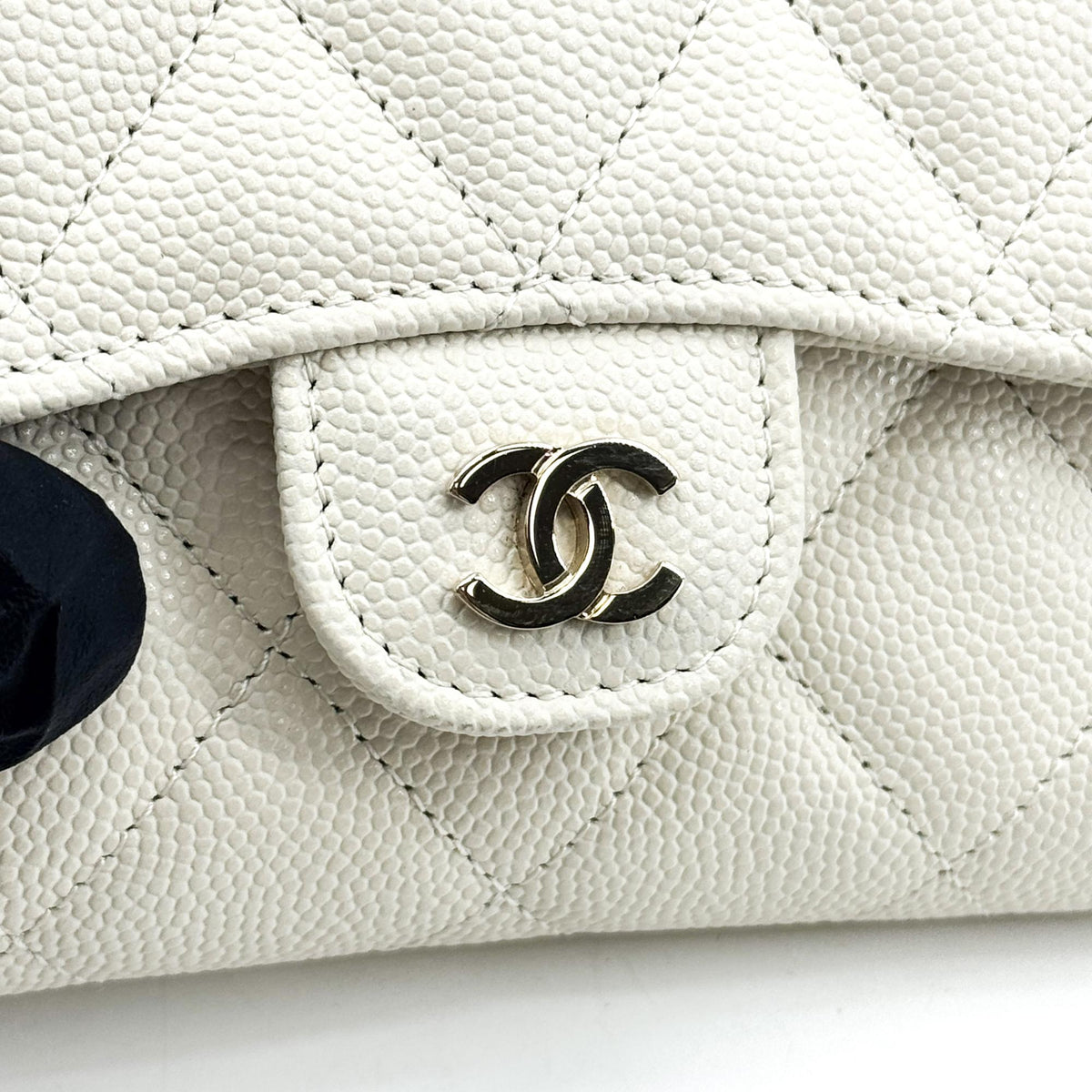 Chanel Classic Zip Around Card Holder On Chain Quilted Caviar White Leather Crossbody Bag Bag (Pre-Owned)