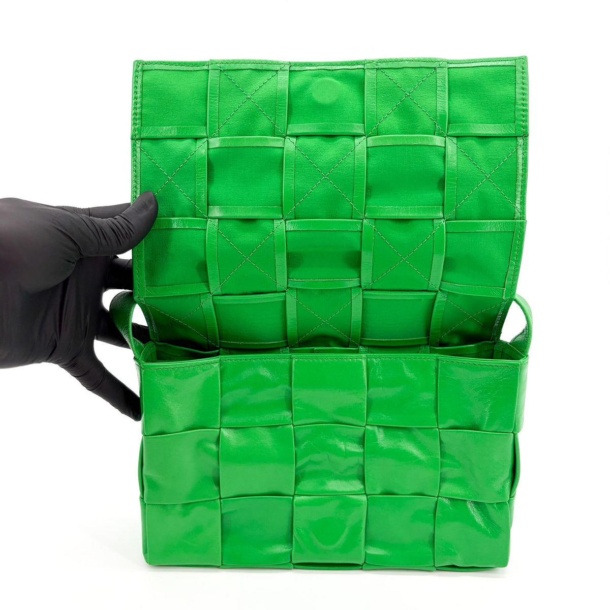 Bottega Veneta Cassette Maxi Intrecciato Leather Green Leather Crossbody Bag Bag (Pre-Owned)
