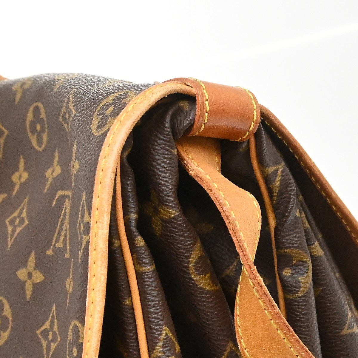 Louis Vuitton Saumur Monogram Canvas Brown Canvas Shoulder Bag Bag (Pre-Owned)