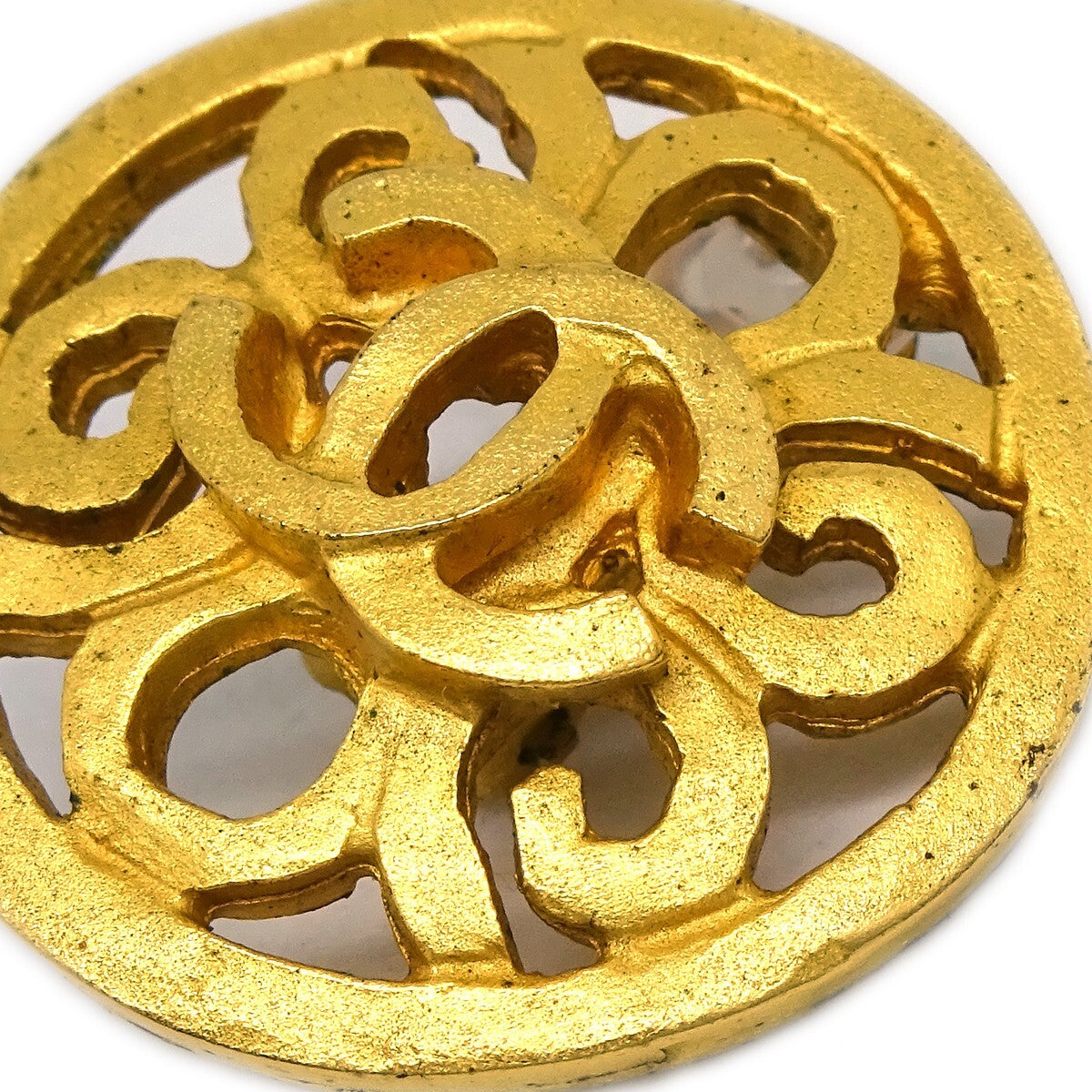 Chanel Vintage Cc Round Clip-On Metal Gold Gold_Plated Earrings Jewelry (Pre-Owned)