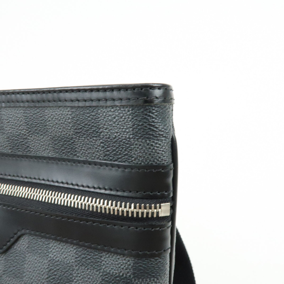 Louis Vuitton Thomas Damier Graphite Black Canvas Handbag (Pre-Owned)