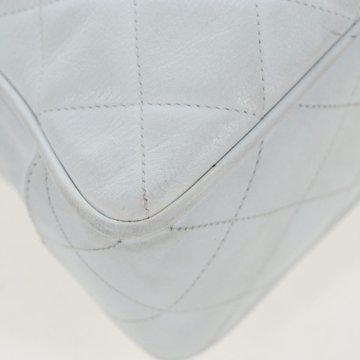 Chanel Shoulder Quilted Leather White Leather Shoulder Bag Bag (Pre-Owned)