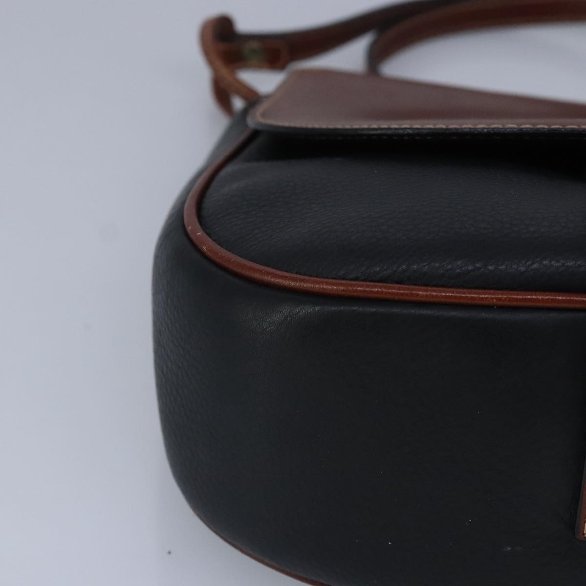 Bally Vintage Leather Brown Leather Shoulder Bag Bag (Pre-Owned)