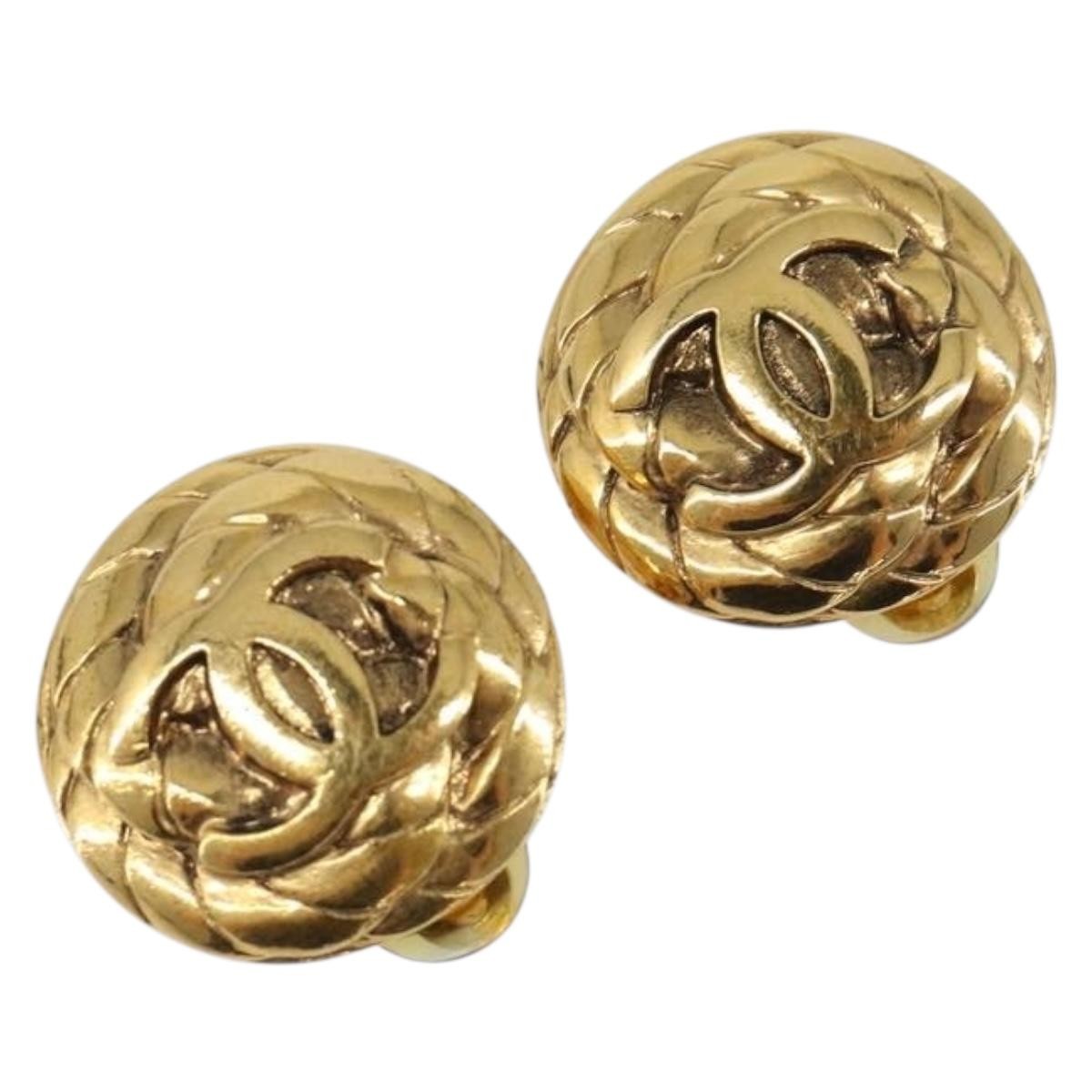 Chanel Vintage Round Cc Clip-On Metal Gold Metal Earrings Jewelry (Pre-Owned)